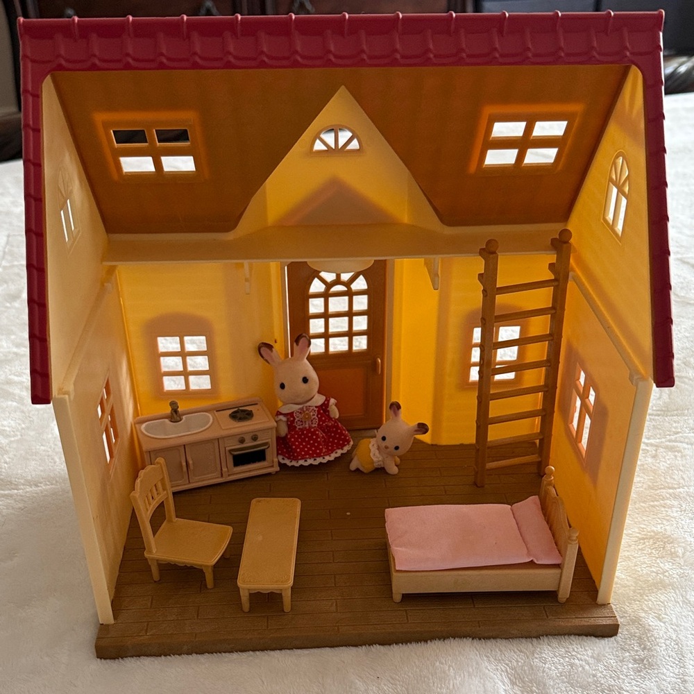 Calico Critters Charming Dollhouse with Furniture and Figures